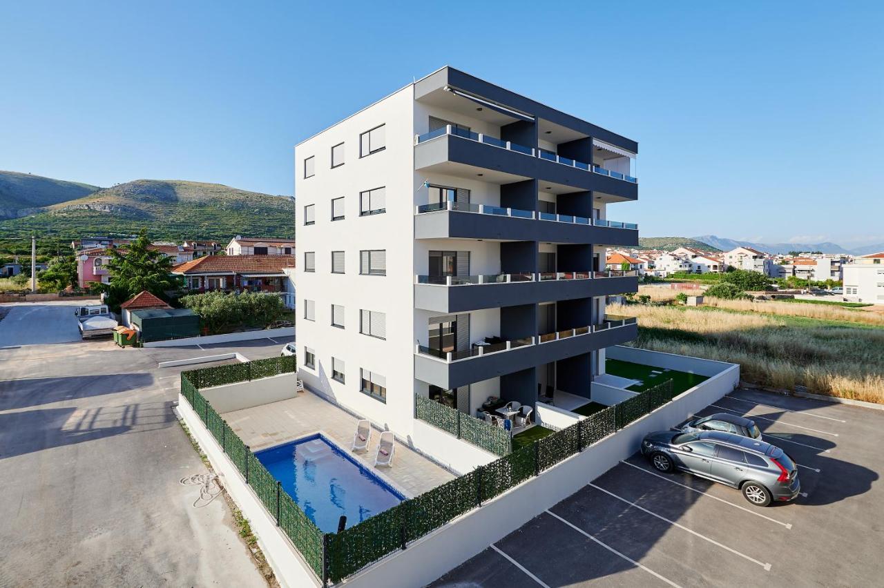 Twins Trogir